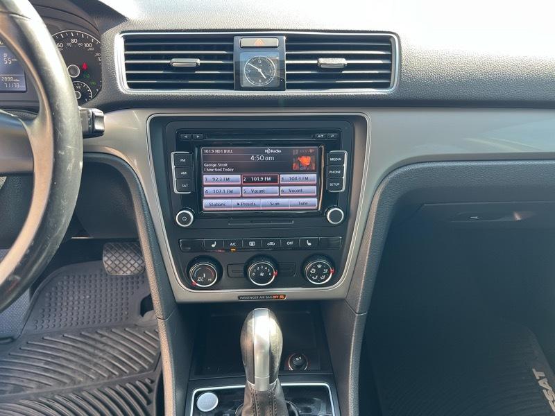 Volkswagen Passat 4dr Sdn 1.8T Auto S 2015