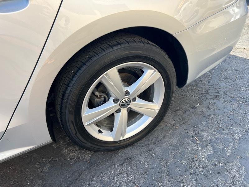 Volkswagen Passat 4dr Sdn 1.8T Auto S 2015