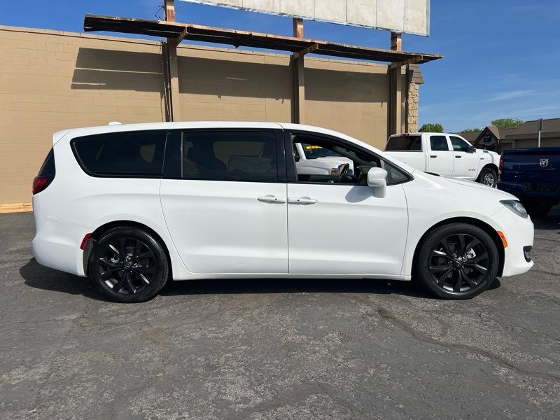 Chrysler Pacifica Touring Plus FWD 2019
