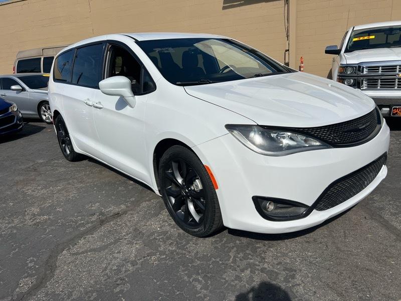 Chrysler Pacifica Touring Plus FWD 2019