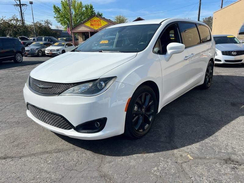 Chrysler Pacifica Touring Plus FWD 2019