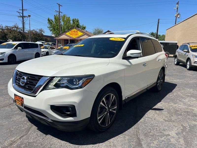 Nissan Pathfinder FWD Platinum 2019