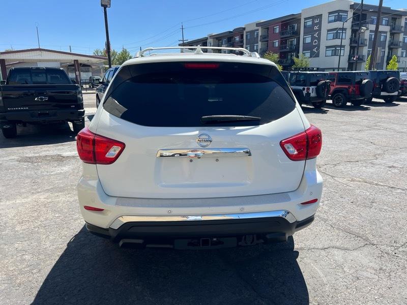 Nissan Pathfinder FWD Platinum 2019