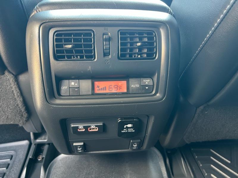 Nissan Pathfinder FWD Platinum 2019