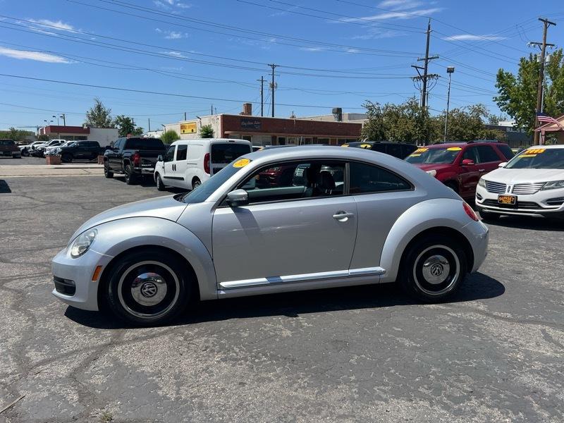 Volkswagen Beetle 2dr Cpe Auto 2.5L PZEV 2012
