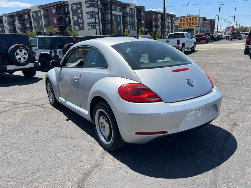 Volkswagen Beetle 2dr Cpe Auto 2.5L PZEV 2012