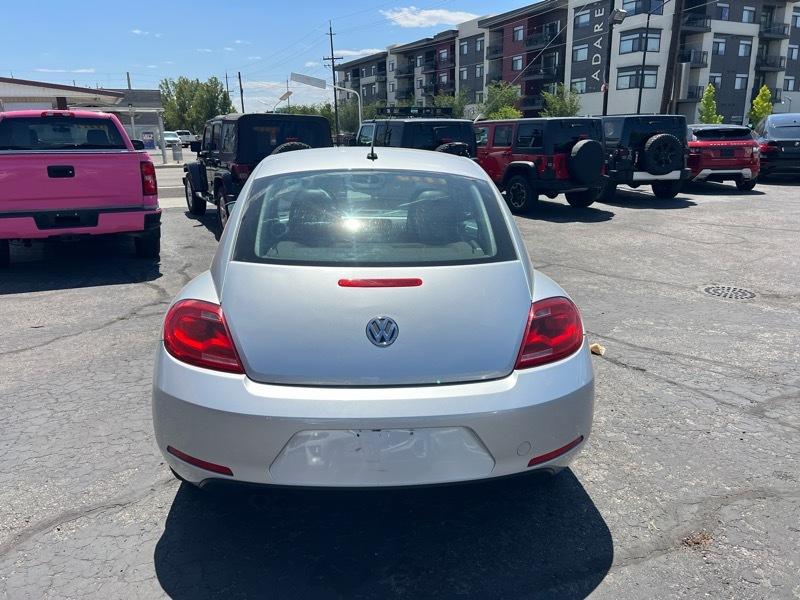 Volkswagen Beetle 2dr Cpe Auto 2.5L PZEV 2012