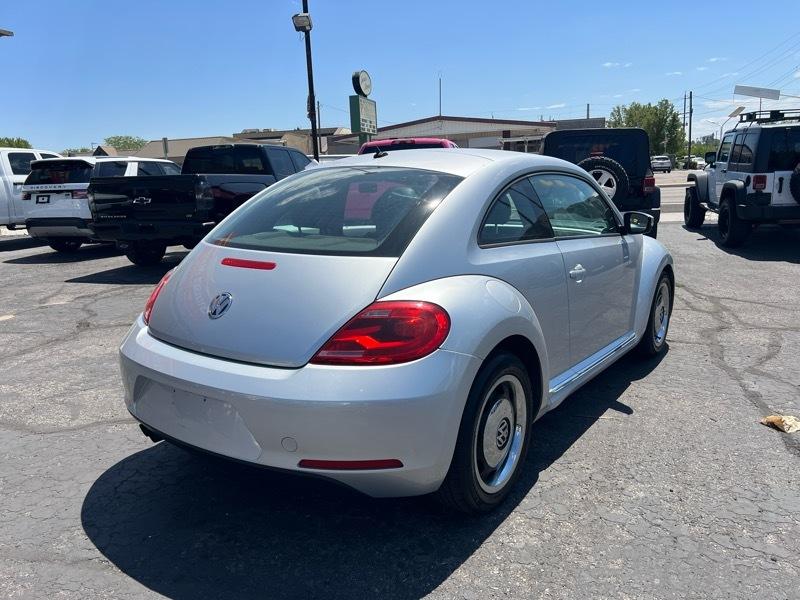 Volkswagen Beetle 2dr Cpe Auto 2.5L PZEV 2012