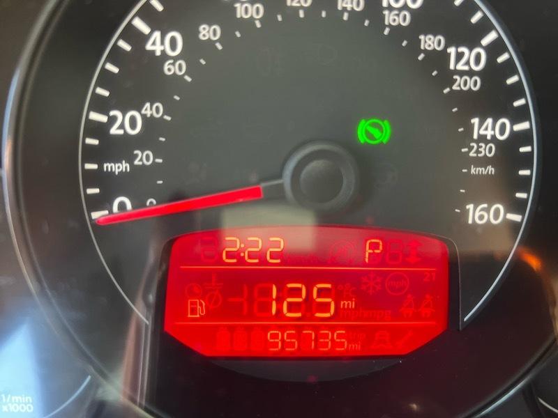 Volkswagen Beetle 2dr Cpe Auto 2.5L PZEV 2012