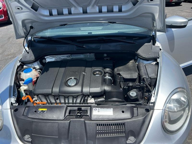 Volkswagen Beetle 2dr Cpe Auto 2.5L PZEV 2012