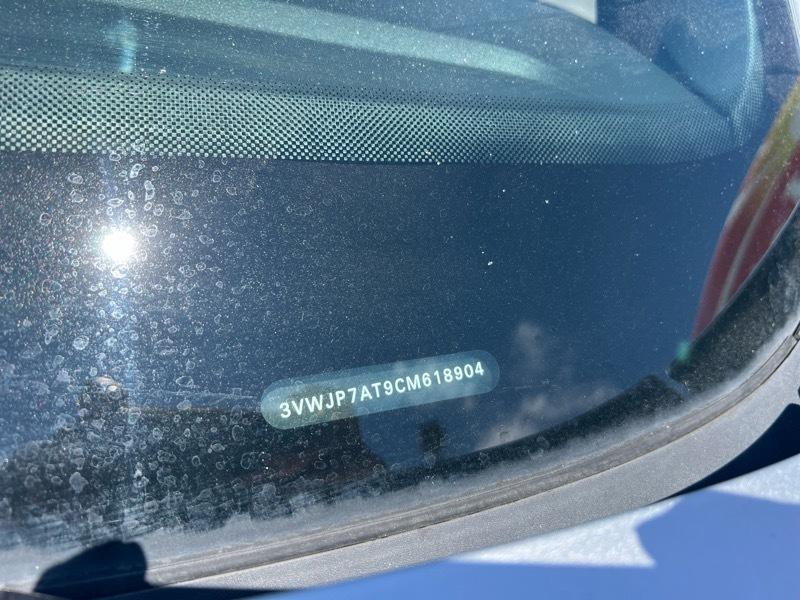 Volkswagen Beetle 2dr Cpe Auto 2.5L PZEV 2012