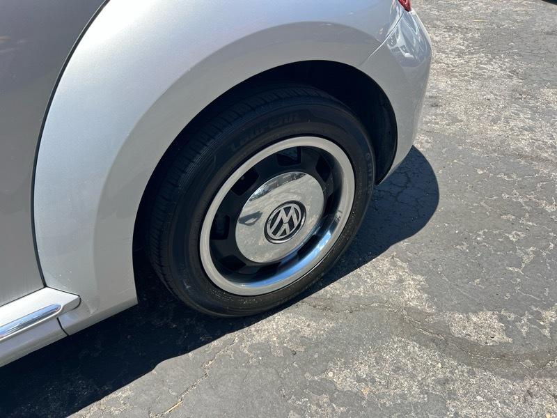 Volkswagen Beetle 2dr Cpe Auto 2.5L PZEV 2012