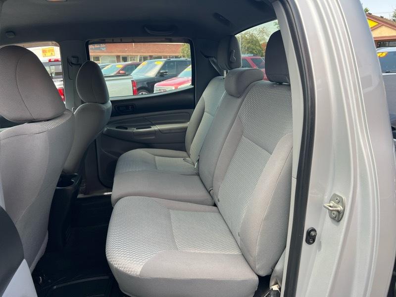 Toyota Tacoma 4WD Double Cab V6 MT (Natl) 2013