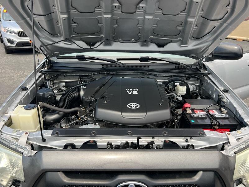 Toyota Tacoma 4WD Double Cab V6 MT (Natl) 2013