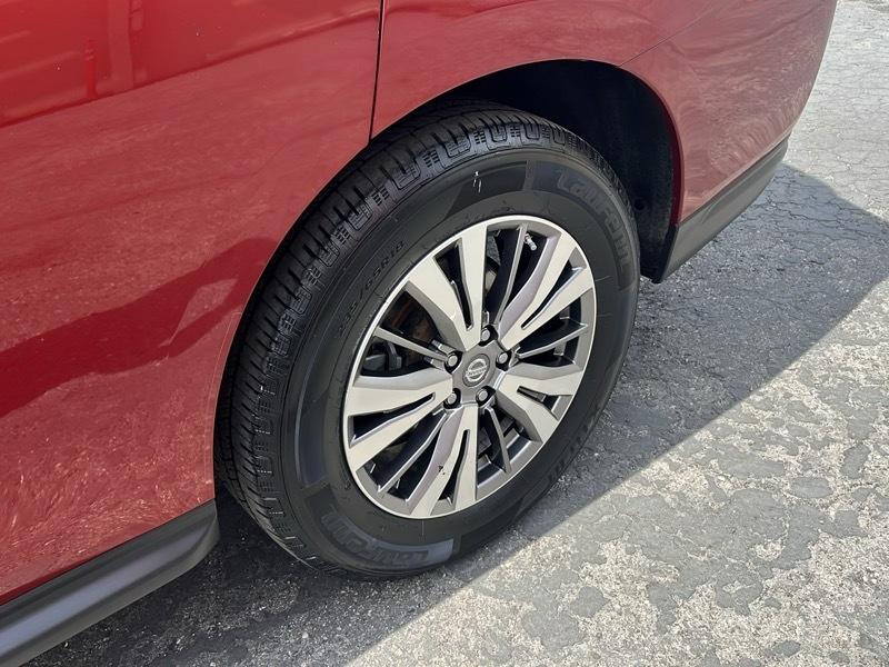 Nissan Pathfinder 4x4 SV 2018