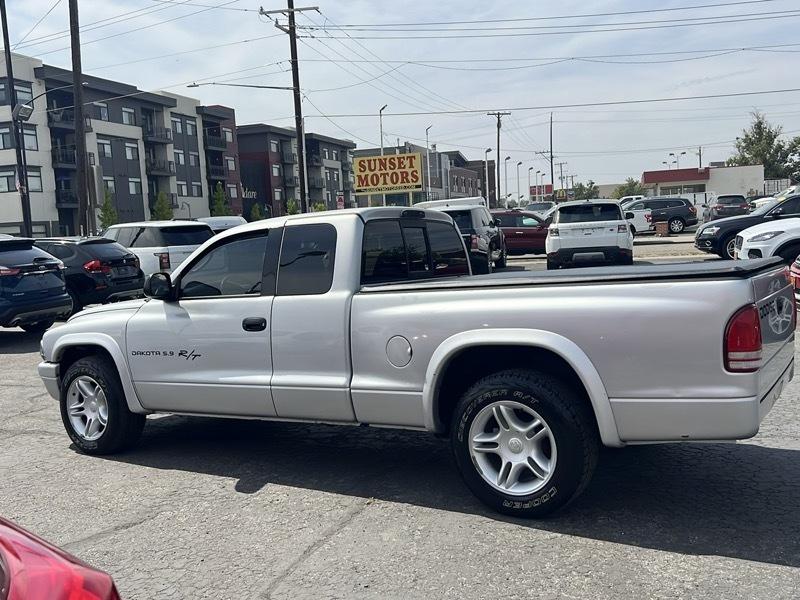Dodge Dakota Club Cab 131" WB Sport 2001