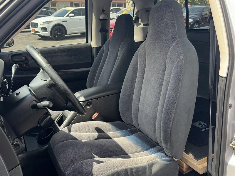 Dodge Dakota Club Cab 131" WB Sport 2001