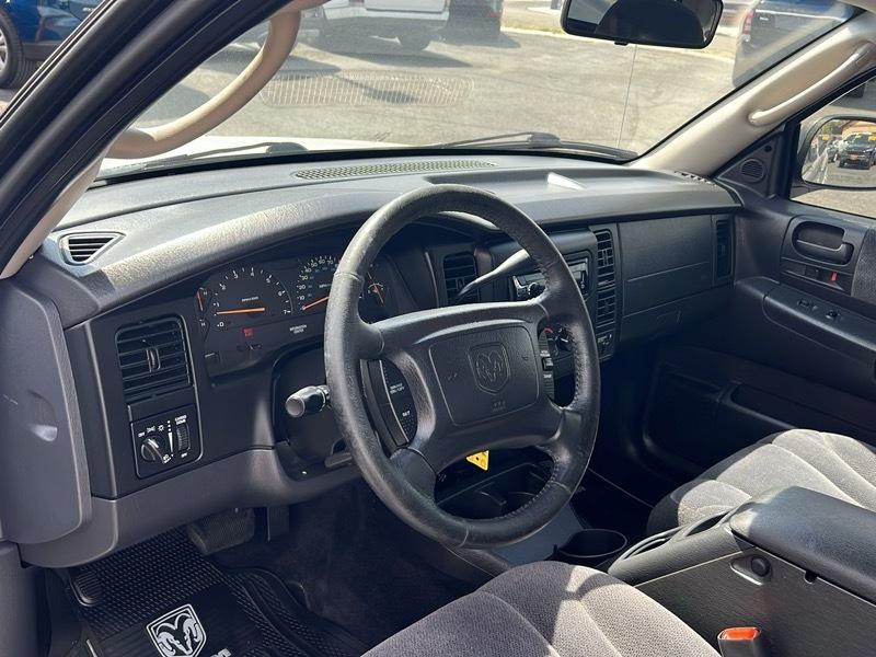 Dodge Dakota Club Cab 131" WB Sport 2001
