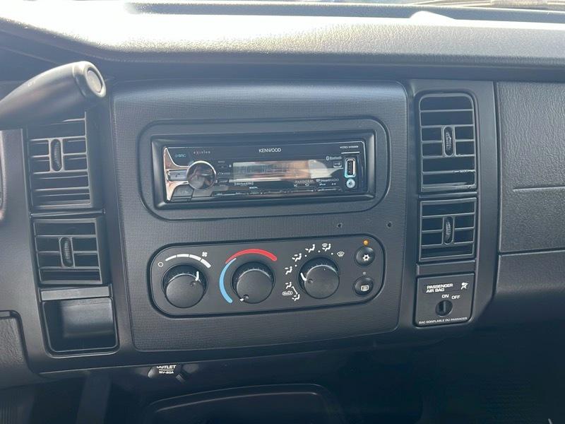 Dodge Dakota Club Cab 131" WB Sport 2001