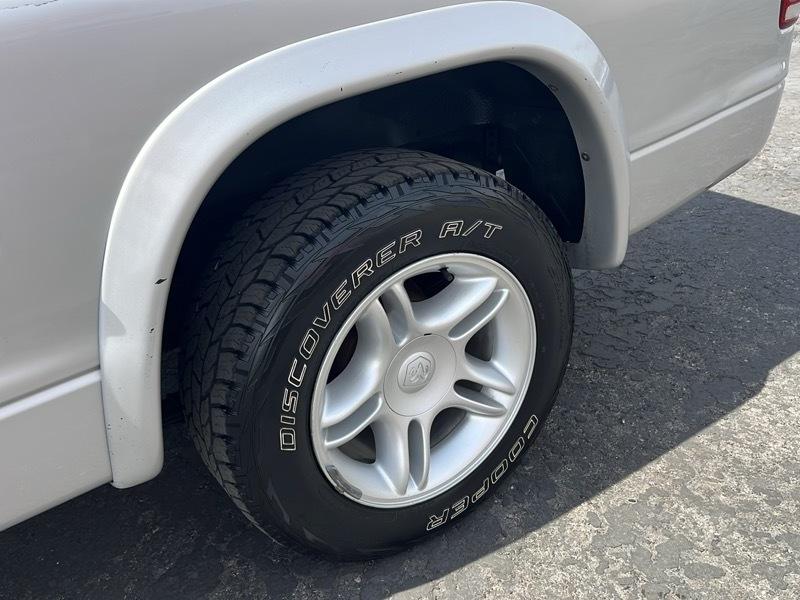 Dodge Dakota Club Cab 131" WB Sport 2001