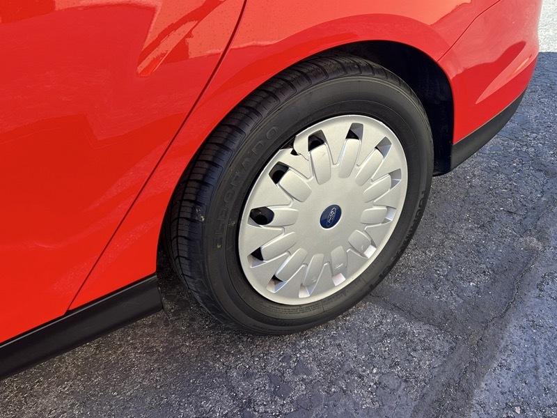 Ford Focus 4dr Sdn SE 2013