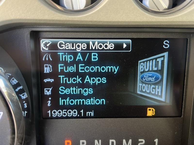 Ford Super Duty F-250 SRW 4WD Crew Cab 156" Lariat 2011