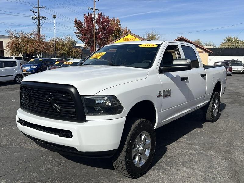 RAM 2500 Tradesman 4x4 Crew Cab 6'4" Box 2018