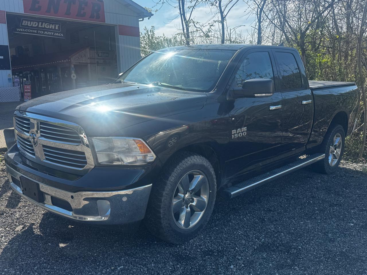 RAM 1500 SLT Quad Cab 4WD 2016