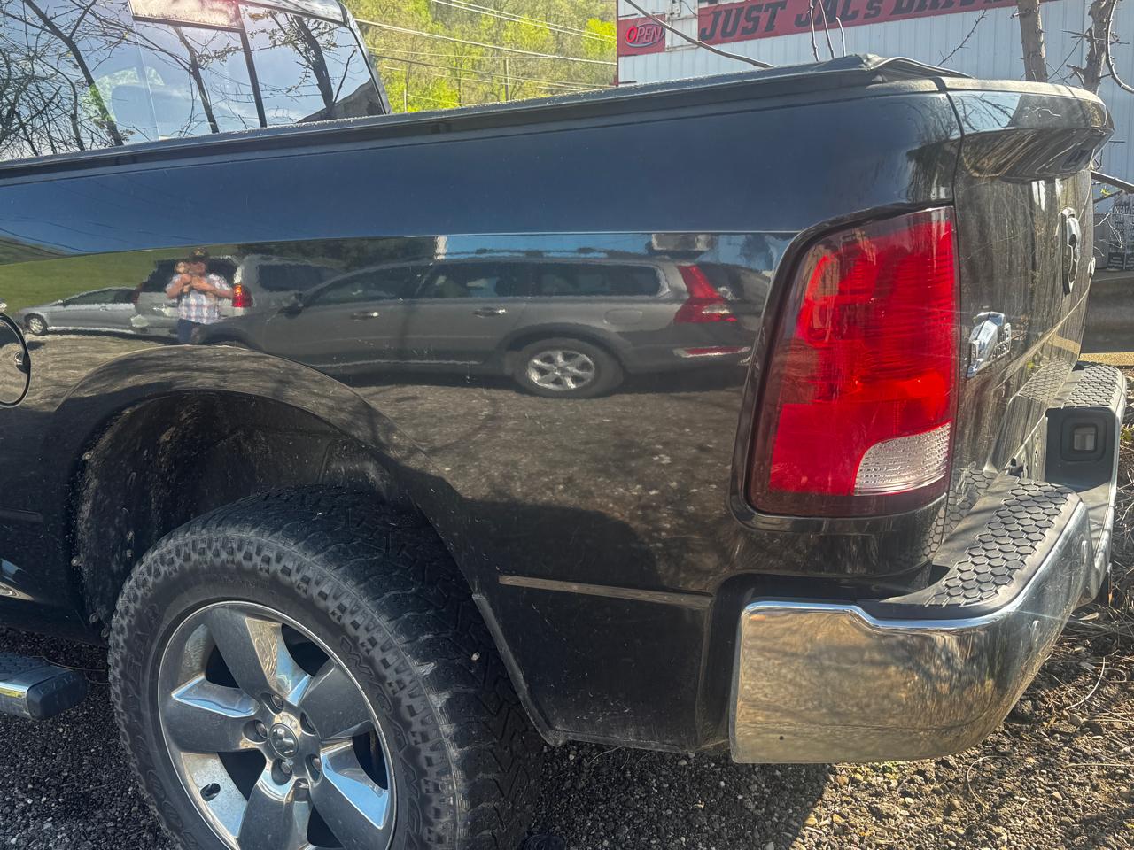 RAM 1500 SLT Quad Cab 4WD 2016