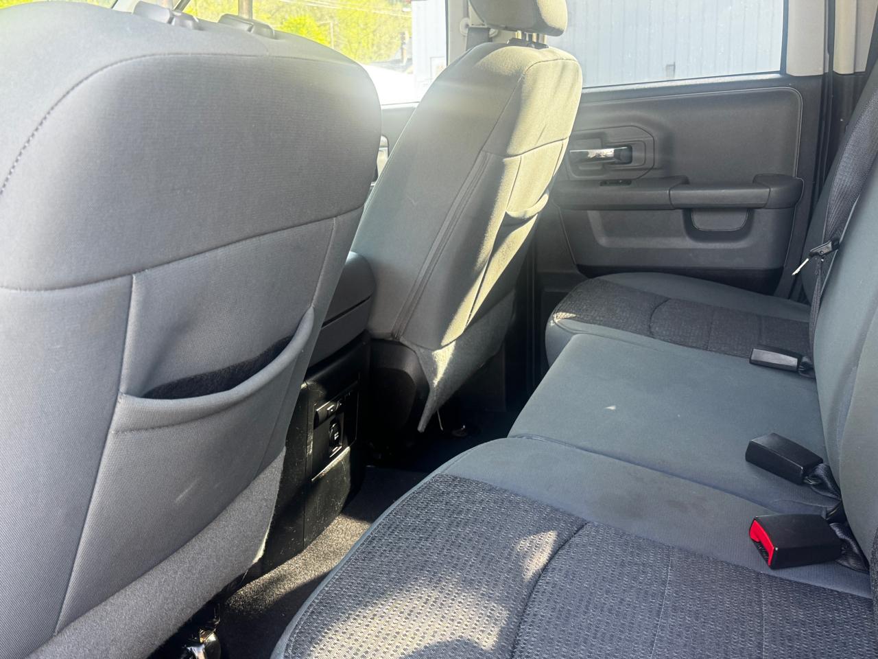 RAM 1500 SLT Quad Cab 4WD 2016