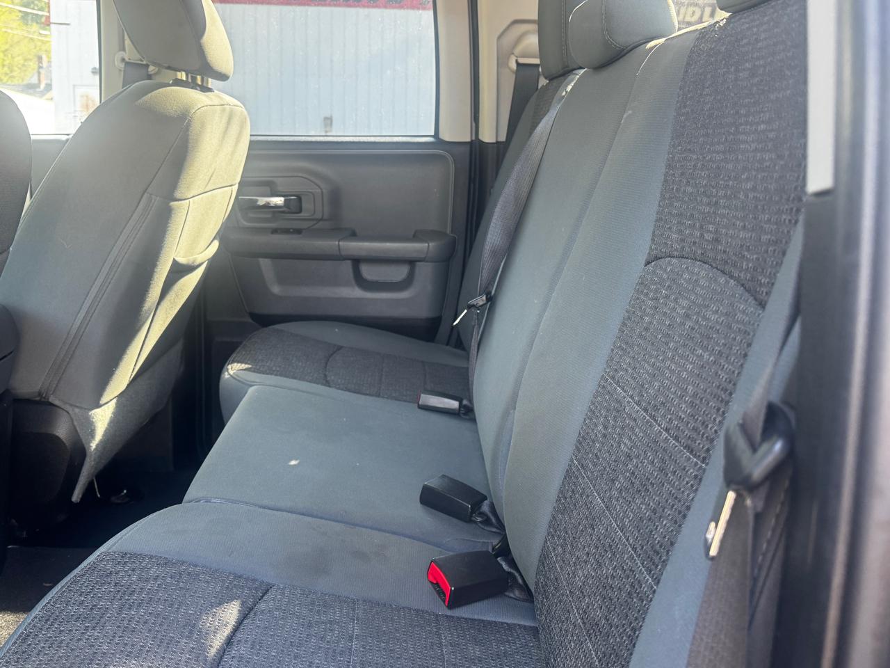 RAM 1500 SLT Quad Cab 4WD 2016