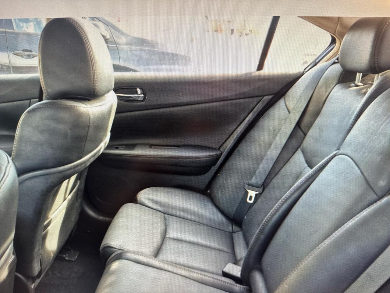 Nissan Maxima S 2012