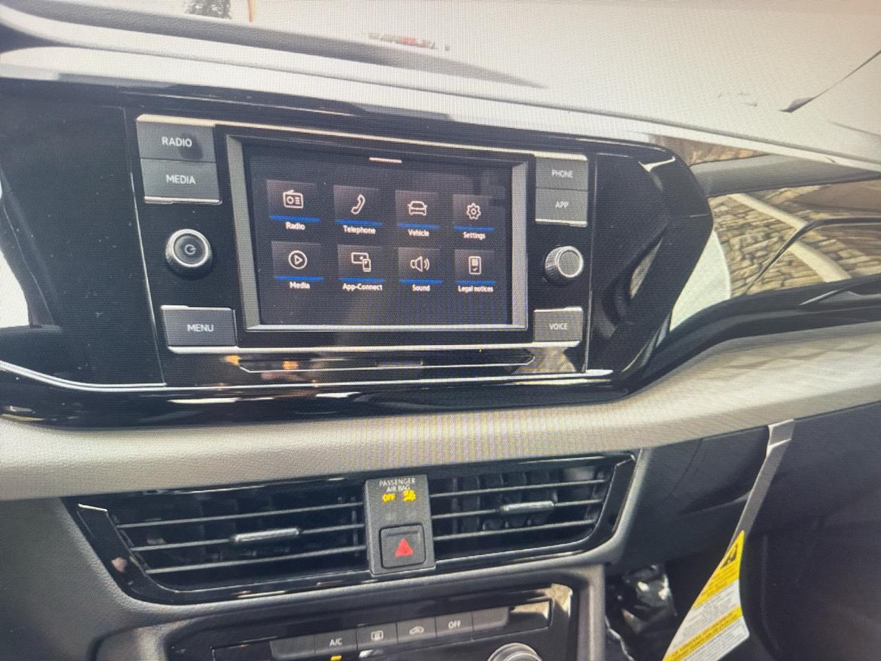 Volkswagen Taos S 2024