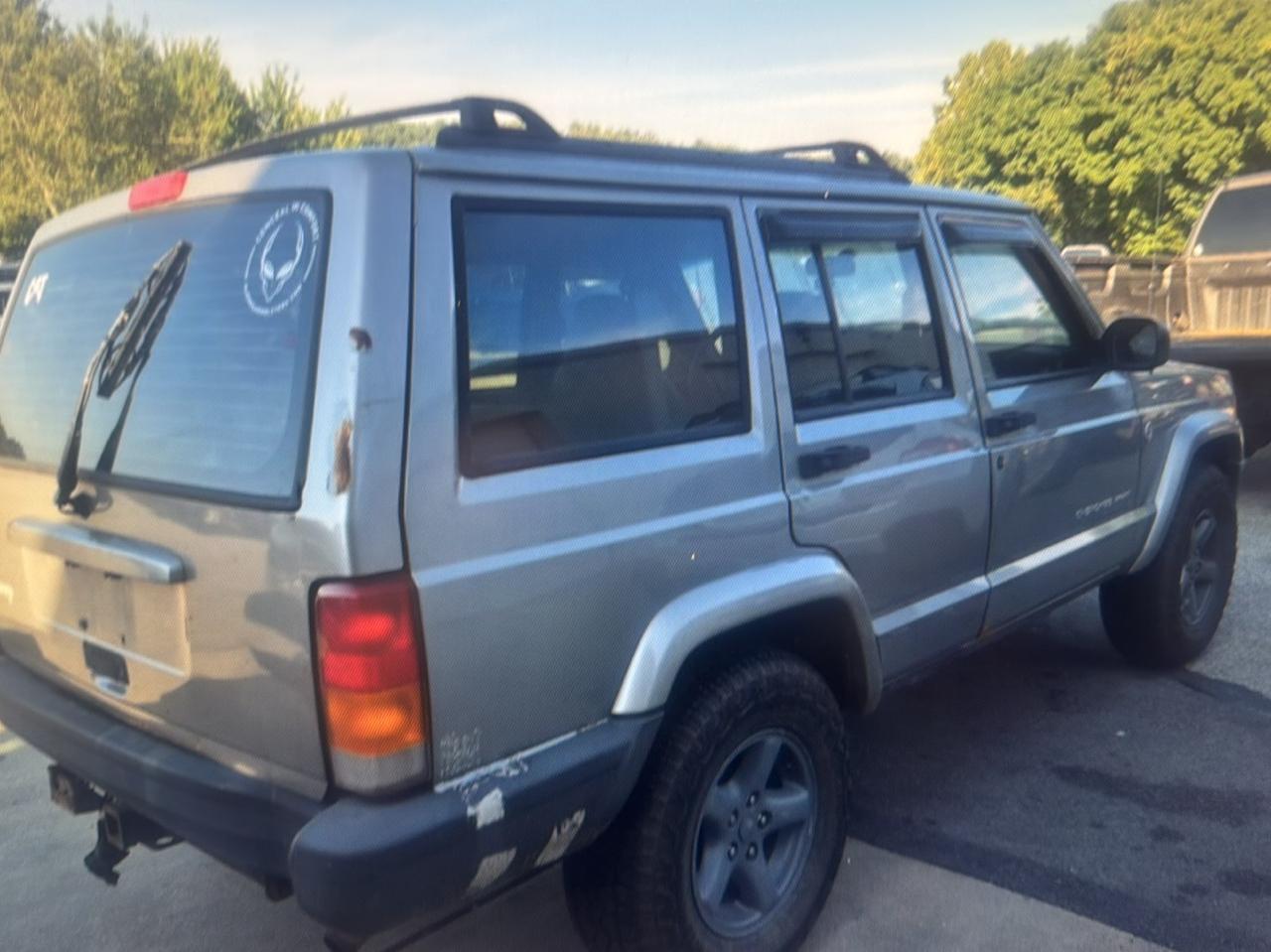 Jeep Cherokee Sport 4-Door 4WD 2001