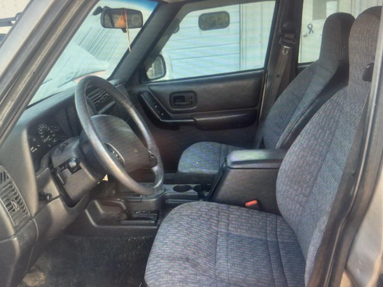 Jeep Cherokee Sport 4-Door 4WD 2001