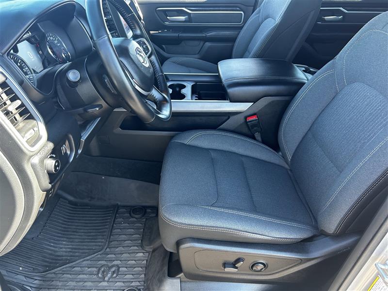 RAM 1500 Big Horn Crew Cab SWB 4WD 2022