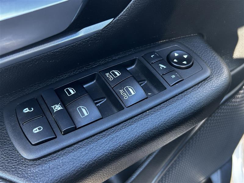 RAM 1500 Big Horn Crew Cab SWB 4WD 2022