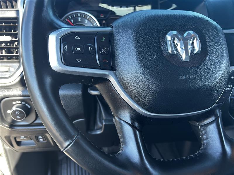 RAM 1500 Big Horn Crew Cab SWB 4WD 2022