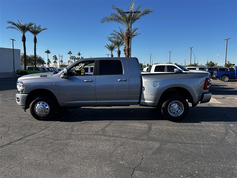 RAM 3500 Laramie Mega Cab 4WD DRW 2024