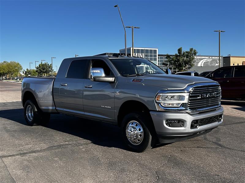 RAM 3500 Laramie Mega Cab 4WD DRW 2024