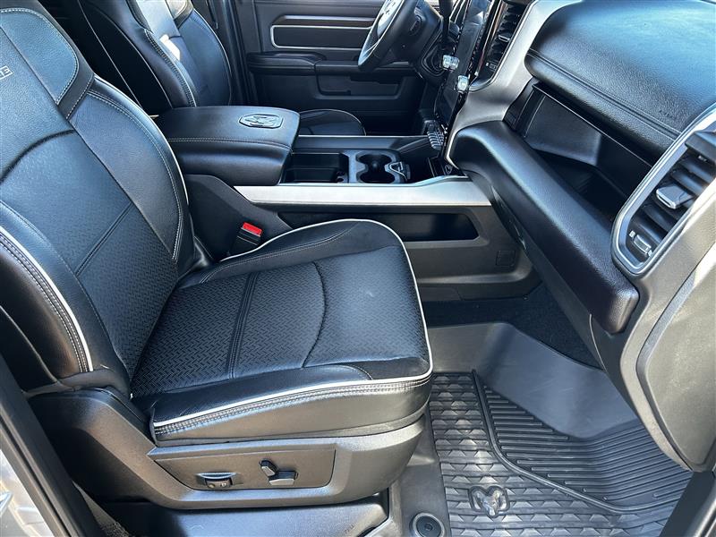 RAM 3500 Laramie Mega Cab 4WD DRW 2024