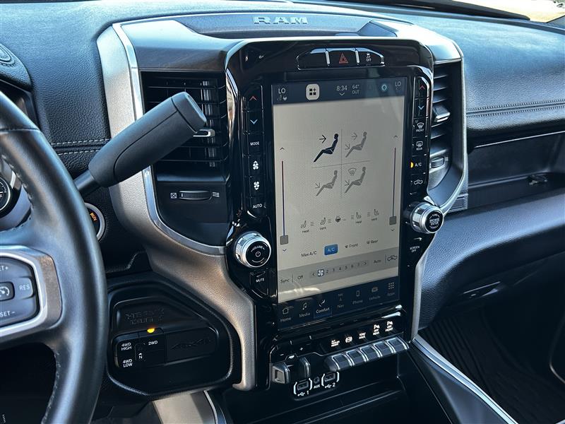 RAM 3500 Laramie Mega Cab 4WD DRW 2024