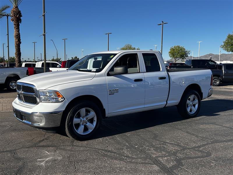 RAM 1500 SLT Quad Cab 4WD 2024
