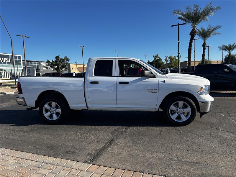 RAM 1500 SLT Quad Cab 4WD 2024