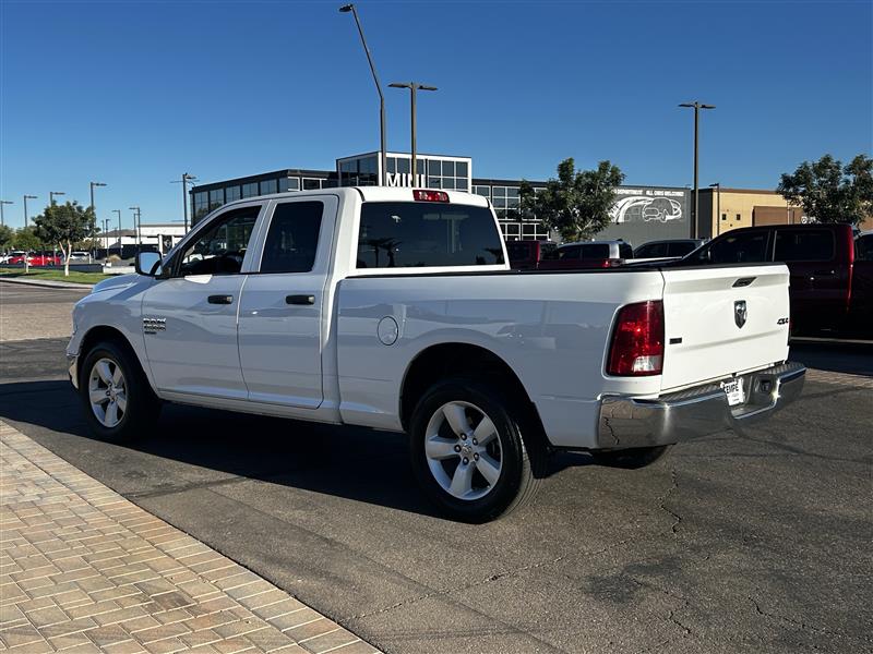 RAM 1500 SLT Quad Cab 4WD 2024