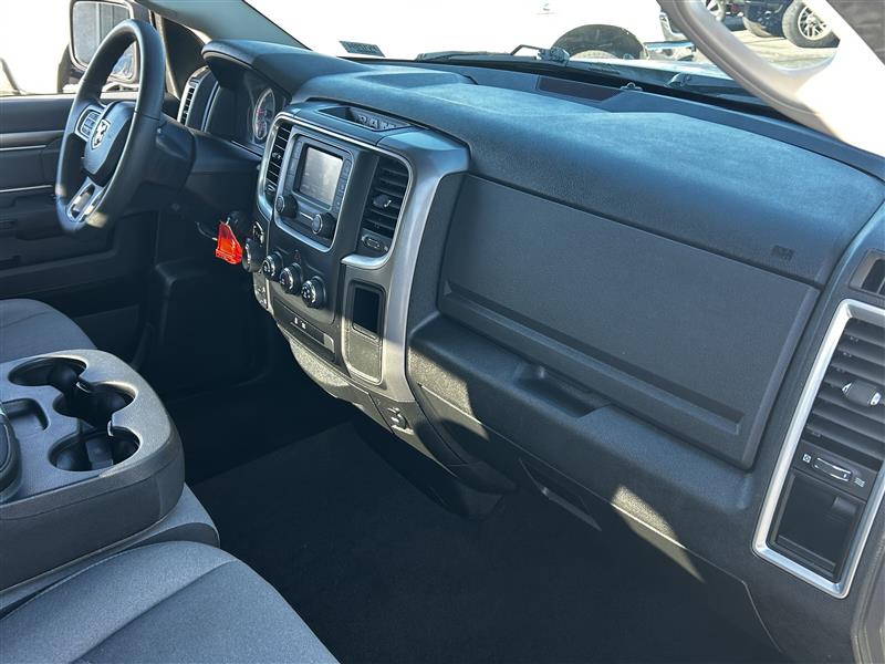 RAM 1500 SLT Quad Cab 4WD 2024