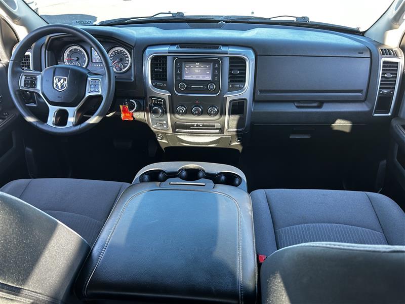 RAM 1500 SLT Quad Cab 4WD 2024