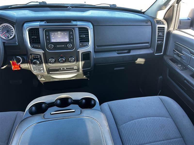 RAM 1500 SLT Quad Cab 4WD 2024