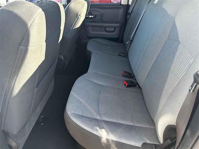 RAM 1500 SLT Quad Cab 4WD 2024