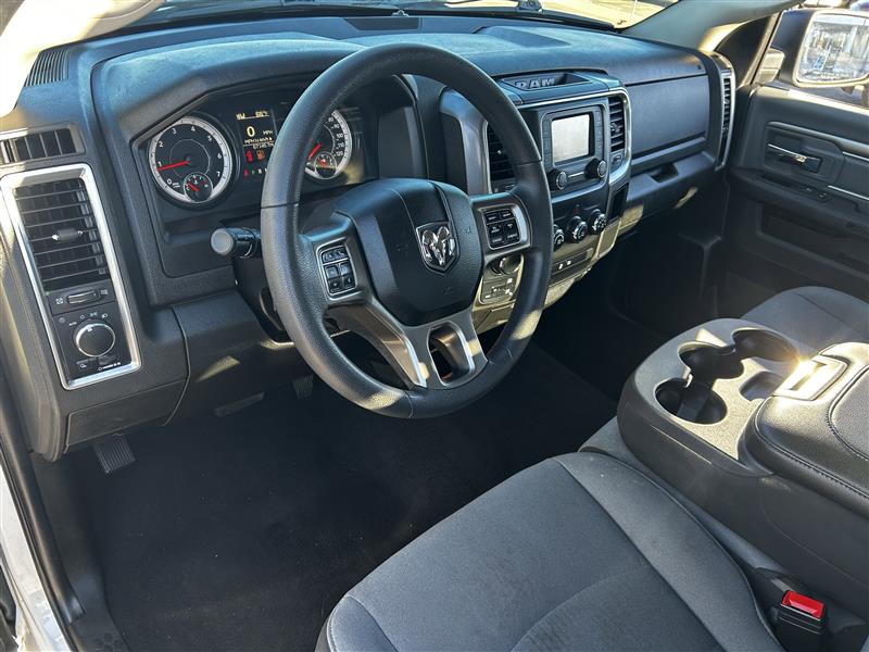 RAM 1500 SLT Quad Cab 4WD 2024